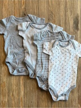 Moon and Back by Hanna Andersson Gray & White Onsie 4 Pack Short Sleeve size 0-3